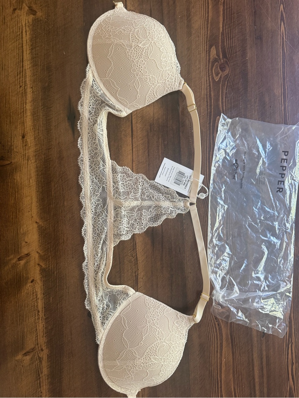 NWT - Pepper Lace Racerback Push-Up Bra - Cream
Brand new with tags - Picture 6 of 14